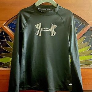 Kids Under Armour Fitted Heat Gear UPF 30+ Shirt, Black, Youth X-Small (XS)